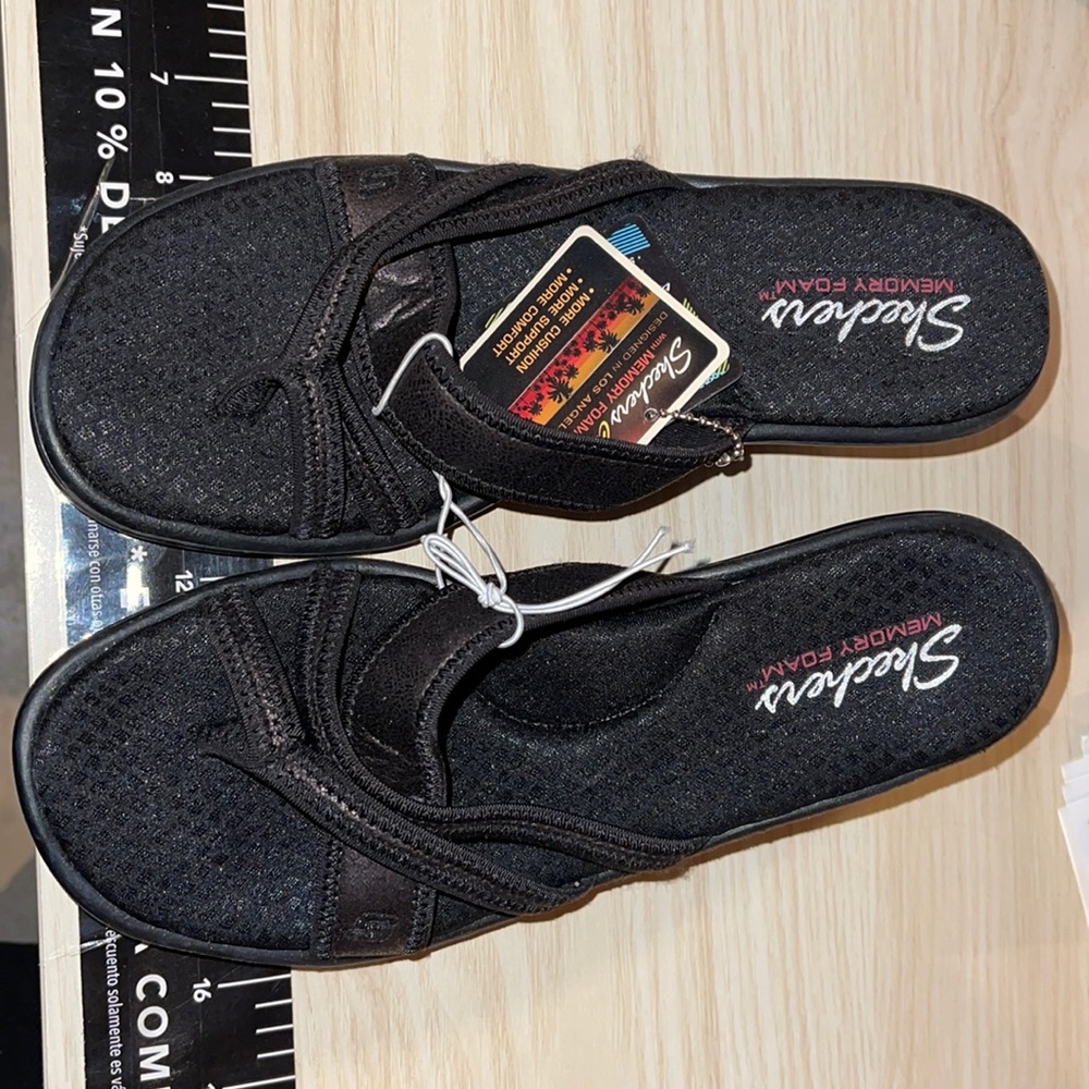 NWT Skechers wedge bio foam memory dry sandals 9